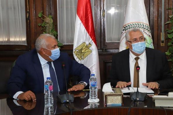 وزير الزراعة ومحافظ الوادى يبحثان تنمية الثروة السمكية ومشروع الري الحديث بالمحافظة