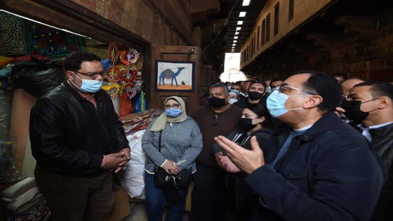 مدبولى لأصحاب الحرف اليدوية بالغورية .. قيمة هذا المكان تنبع من تواجدكم به