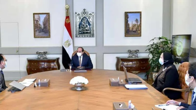 لتلبية احتياجات السوق .. الرئيس السيسى يوجه بتعميق التصنيع المحلي وتوطين التكنولوجيا .. حصر دقيق لاراضى الانشطة الصناعية