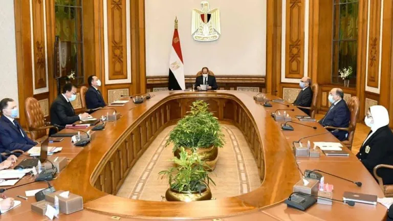 السيسى: يوجه بصرف معاش ثابت لمصابى قطار سوهاج .. تعويضات ملائمة لاسر الشهداء .. تحقيق التوازن بين التحديث الشامل للمرفق مع استمرار تشغيل القطارات