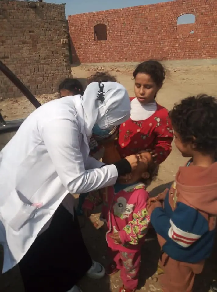 230 فرقة طبية متحركة وأخرى ثابتة تشارك في تطعيم 96577 طفلا ضد شلل الأطفال بالصف جنوب الجيزة