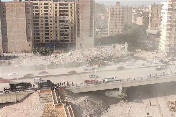 شاهد بالفيديو .. إزالة برج فيصل المحترق بالديناميت .. إعادة فتح الطريق الدائرى بعد غلقه
