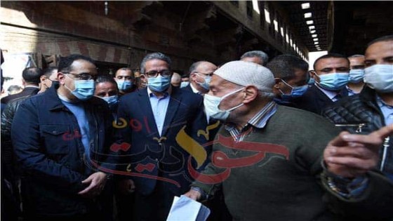 استجابة فورية لـ “مُسن” من رئيس الوزراء خلال جولته بالغورية .. بأمر الأهالى مدبولى يمنع سير التوكتوك بالمنطقة