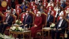 السيسي: الأم هى ضمير الأمة ونبضها والحارس الأمين على الهوية المصرية