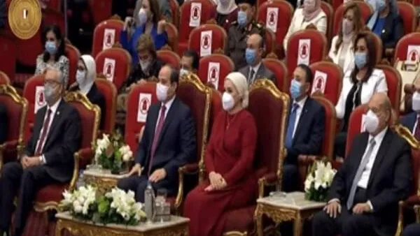 السيسي: الأم هى ضمير الأمة ونبضها والحارس الأمين على الهوية المصرية