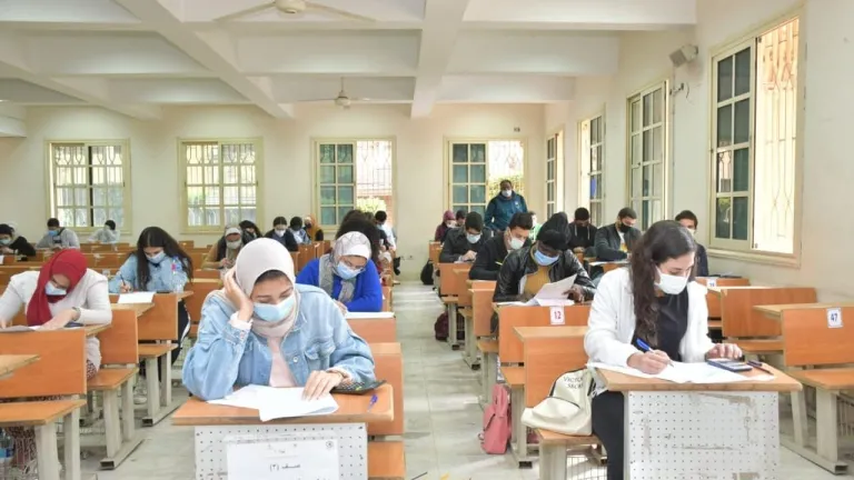 ختام الأسبوع الأول من امتحانات الفصل الدراسي الأول بجامعة القاهرة دون مشكلات