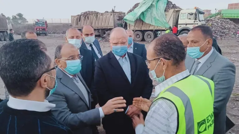 وزير التنمية المحلية ومحافظ القاهرة يتفقدان مشروعات منظومة المخلفات الصلبة بالمقطم ومنشأة ناصر