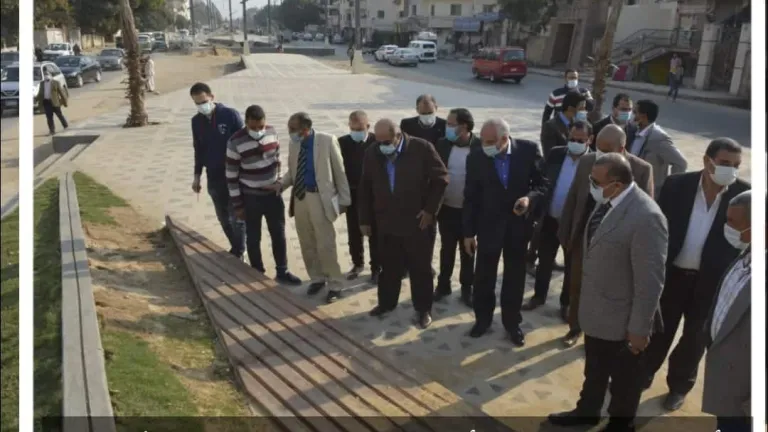 شاهد بالصور .. راشد يتابع أعمال التطوير الجارية بمحيط منطقة أهرامات الجيزة .. يوجه رئيس حى الهرم بمتابعة الممشي السياحي بمحور المنصورية