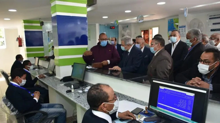 رئيس القابضة للمياه يفتتح مركز خدمة العملاء بالاقصر