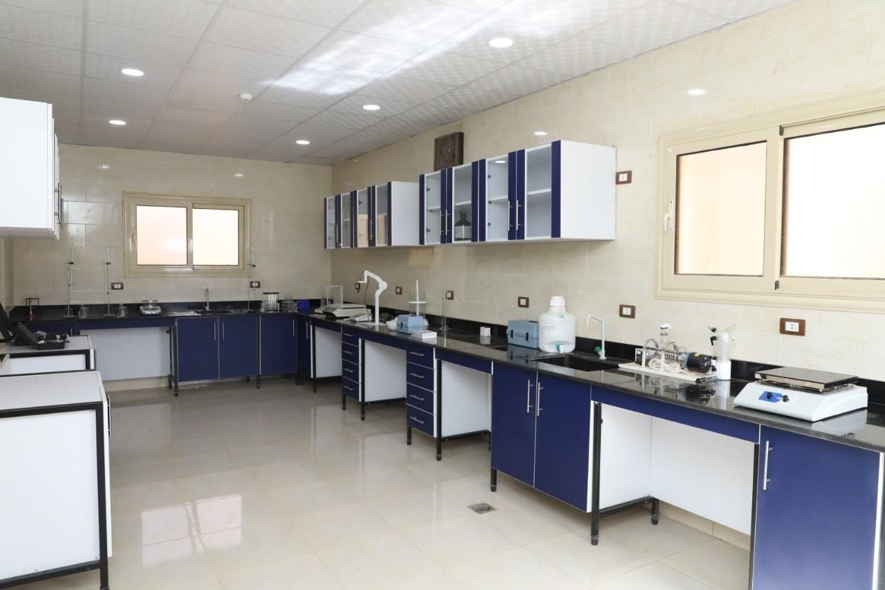 مياه اسيوط تستحدث معمل بمجمع محطات مياه منقباد لمراقبة جودة المياه