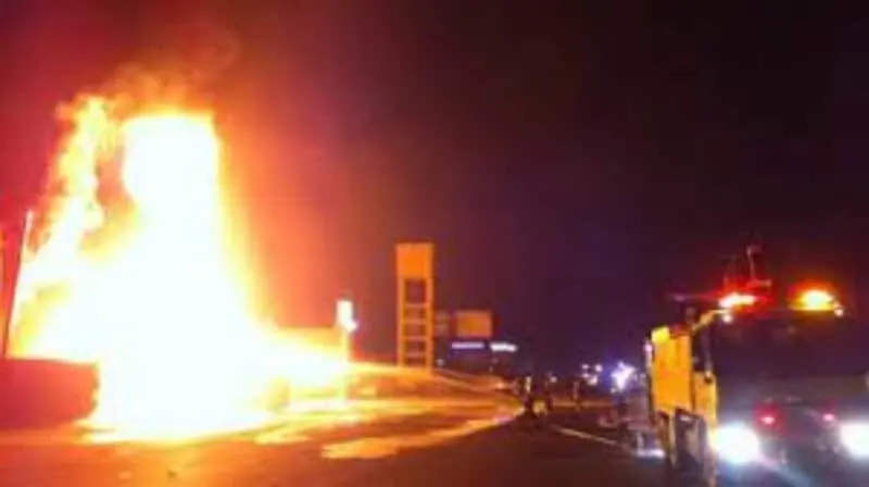 "اعتداء تخريبي بمقذوف" يتسبب فى حريق بمحطة توزيع المنتجات البترولية سعودية