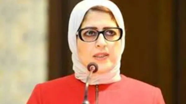 لخطورة حالتهم .. وزيرة الصحة: نقل 3 مصابين بحادث قطاري سوهاج لمعهد ناصر بالقاهرة