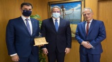 للمشاركة في حضور موكب المومياوات الملكية .. وزير السياحة والآثار يلتقي بنظيره اليوناني