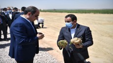 خلال تفقده لمشروع “مستقبل مصر” للإنتاج الزراعي بالصحراء الغربية .. السيسى يدعوا اصحاب الشركات الزراعية بزيادة استثماراتهم فى المشروع .. يلتقى بعدد من الاعلاميين