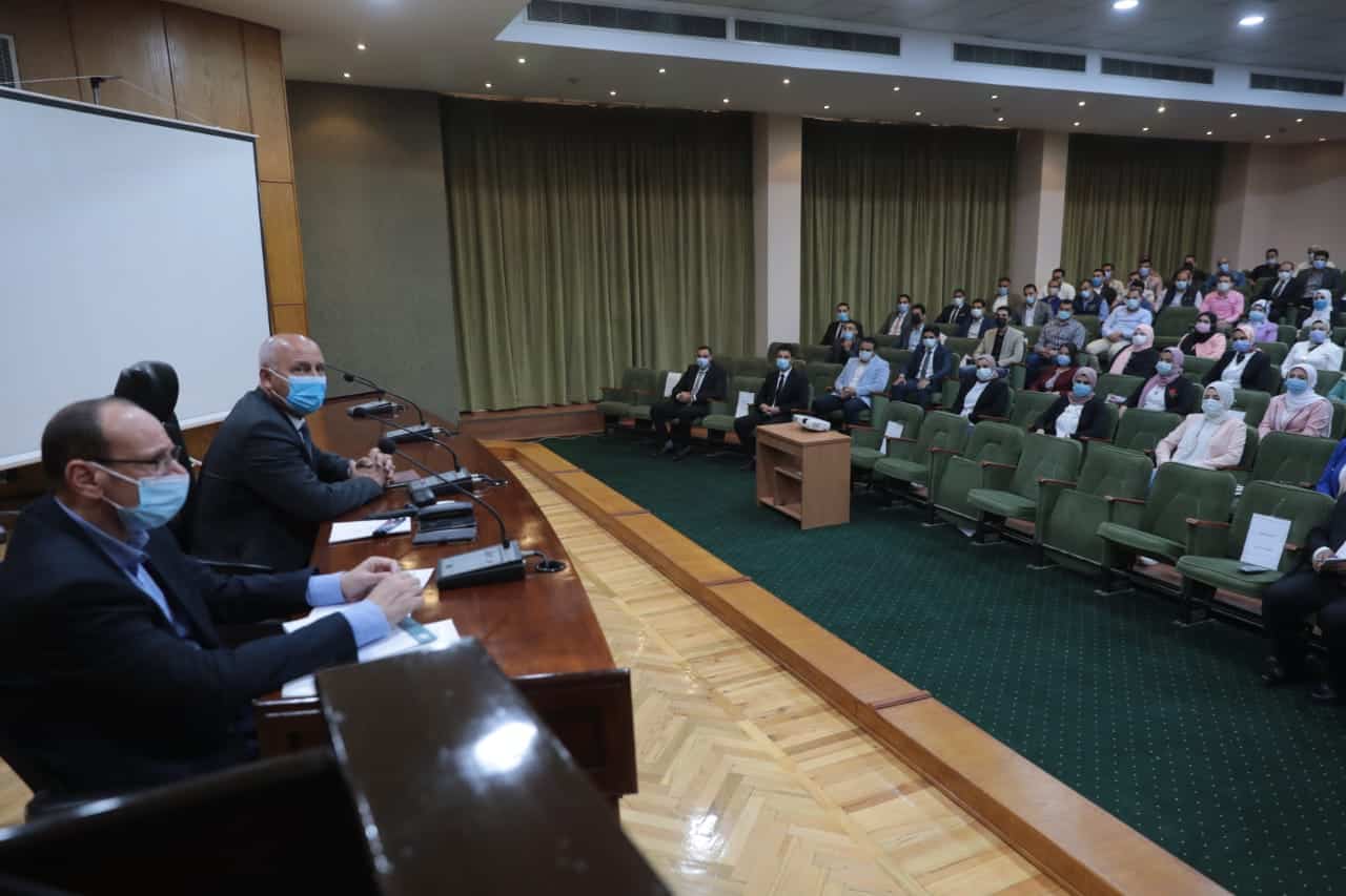 بعد اجتيازهم كافه الاختبارات .. الوزير يلتقى بـ 150 مهندساً تم الحاقهم بهيئة السكك الحديدية