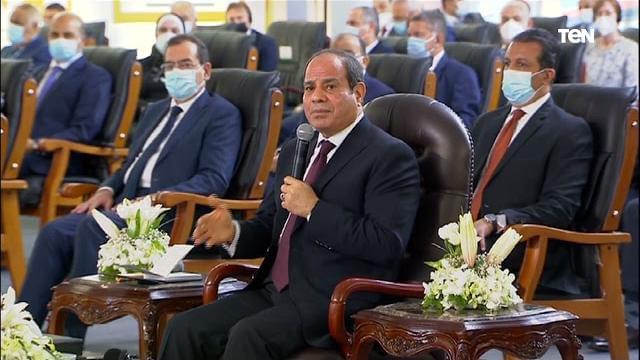 بالفيديو .. السيسي: اللي عمله ربنا مش هيغيره البشر .. كل ما تضايق اشتغل أكتر