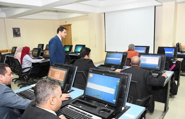 عاجل.. الحكومة توضح حقيقة زيادة الضرائب على العاملين بالجهاز الإدارى للدولة