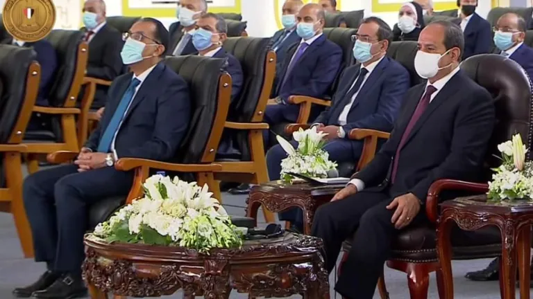 السيسى للمصريين: نقدر نفتتح كل يوم مشروع .. بس والله خايف عليكم