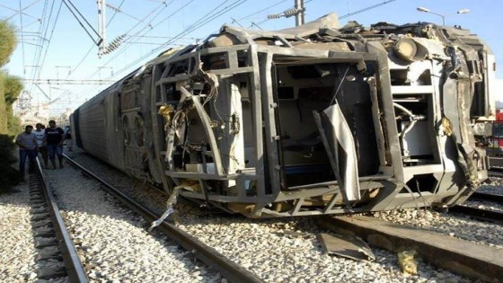 عاجل.. انقلاب عربة قطار في القليوبية .. وزير النقل ينتقل إلى موقع الحادث