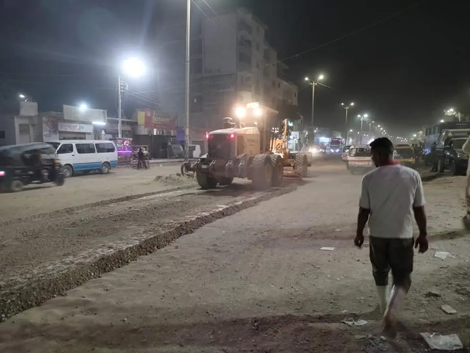 حملة ليلية مكبرة لمجلس مدينة الصف بالجيزة لتنظيف وتجريد شوارع مدينة الصف