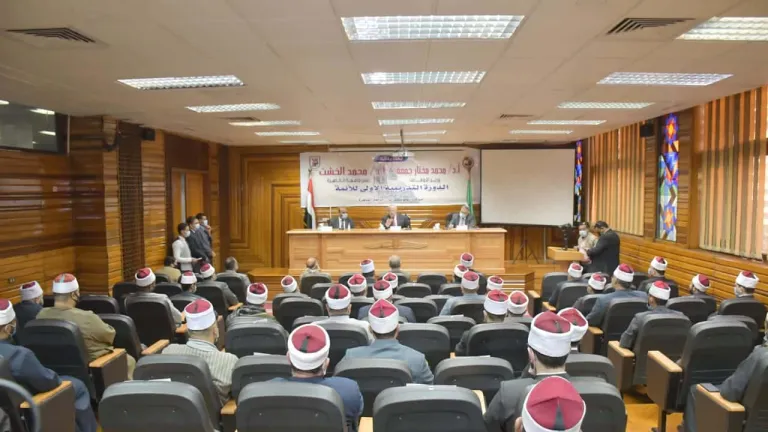 الخشت: في افتتاح الدورة الأولى لتدريب الأئمة والواعظات بجامعة القاهرة .. ضرورة العودة إلى الوحي الكريم وما بينته منه السنة الصحيحة بعيدا عن الافتراق والتمذهب