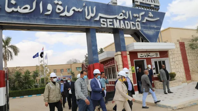 وزيرة البيئة تتابع الوضع البيئي لشركة النصر للأسمدة والصناعات الكيمياوية بالسويس
