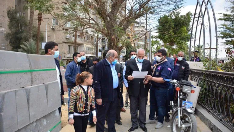 محافظ الجيزة يُصدر عدة تعليمات خلال جولته بشوارع البحر الاعظم والنيل السياحى .. يستجيب لشكوى مواطن فى الحال