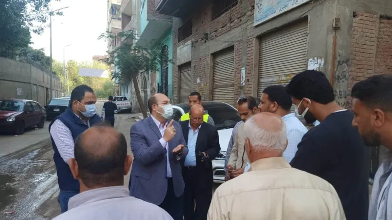 عقب سماعه للمواطنين .. نائب محافظ الجيزة يعطى توجيهاته لرئيس مركز ومدينة ابو النمرس