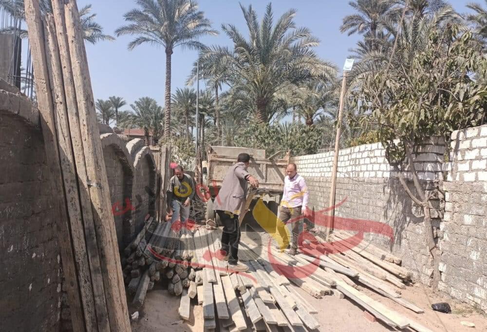 بالصور .. السمان يقود حملة إزالات فى قرية دهشور بالبدرشين