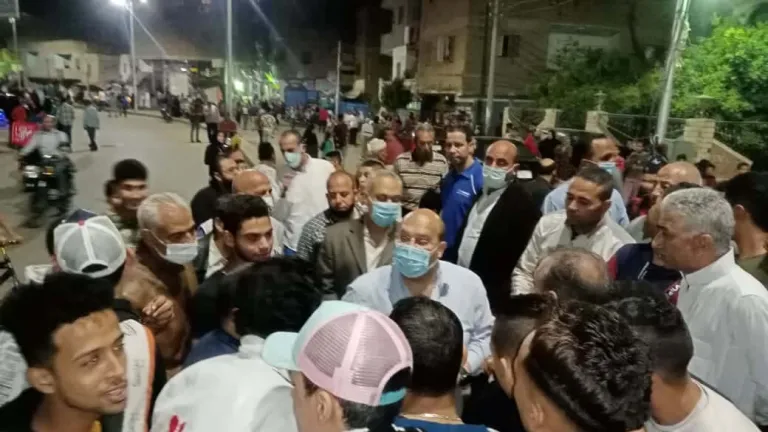 مسائياً .. نائب محافظ الجيزة يقود حملة مكبرة لرفع القمامه والأشغالات وتطهير وتعقيم شوارع وقرى مركز كرداسة .. يلتقى بعدد من المواطنين لسماع شكواهم