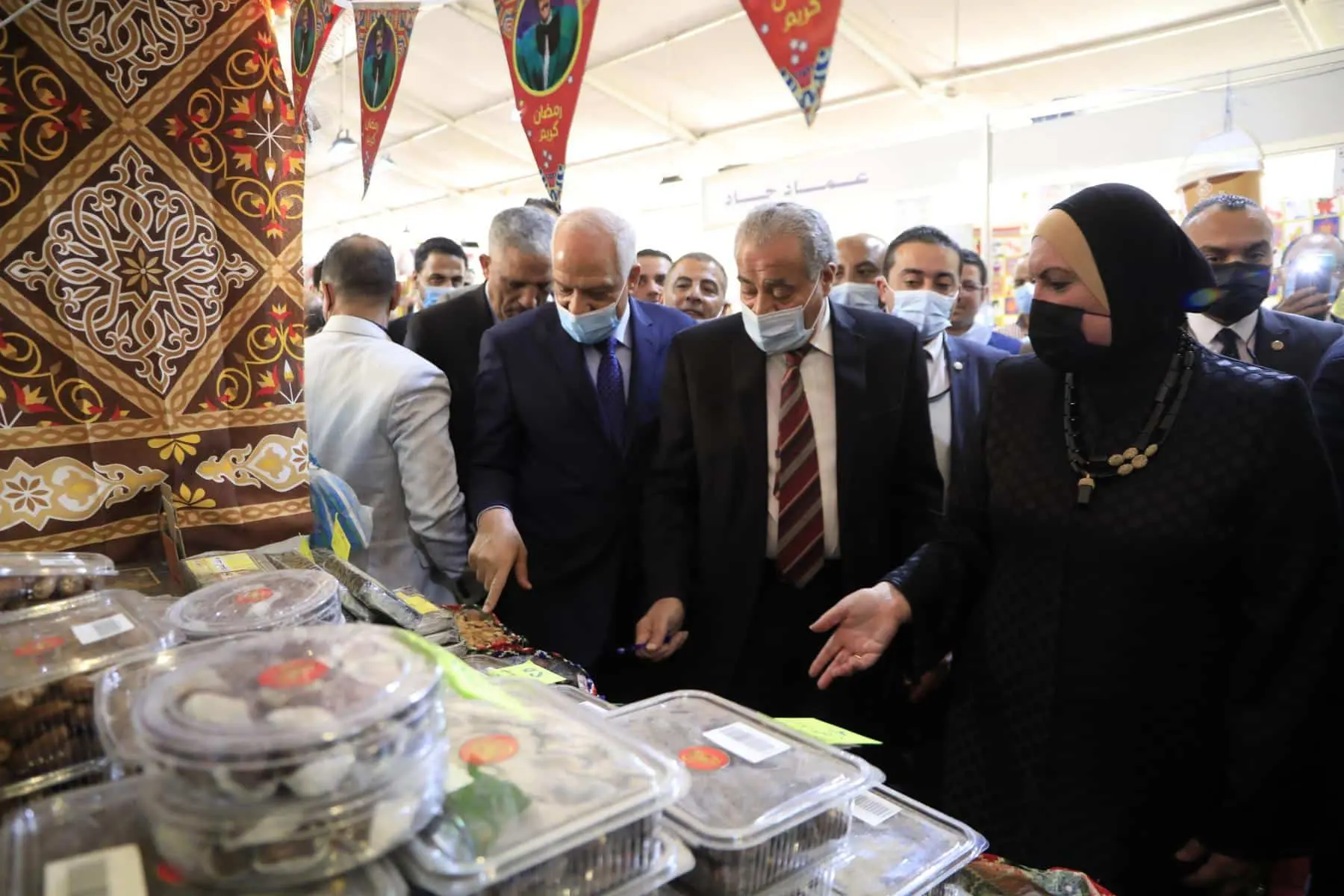 وزيرا التموين والصناعة ومحافظ الجيزة يفتتحون معرض أهلا رمضان بفيصل