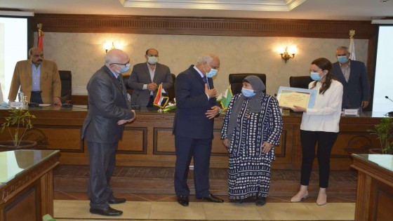 محافظ الجيزة يكرم أمهات أسر الشهداء .. ويفجر مفاجأه لهم