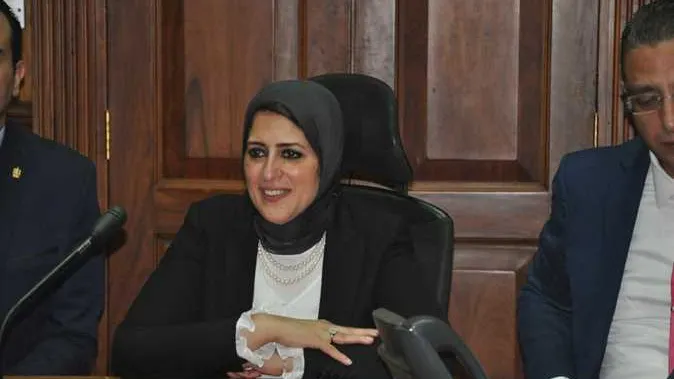 الحكومة: لن يسمح بدخول السائحين إلا بتحليل “PCR” أو إجرائه بالمطار