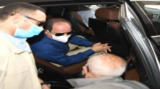 هذا هو خادم شعبه .. السيسى لـ رجل مسن: “لا تبكي .. أنا خدامك .. أنا عيني ليك ولكل مصري” (فيديو)