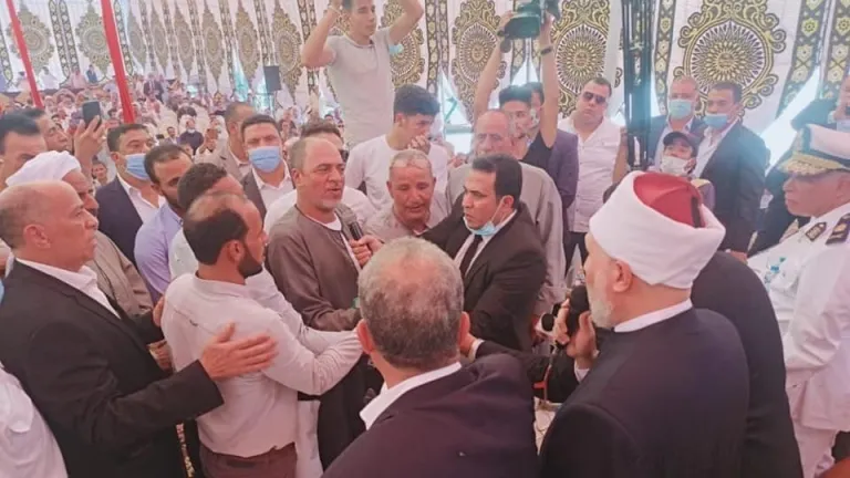 بالكفن إنهاء خصومة ثأرية فى التبين بين أبناء العمومة .. شاهد الصور