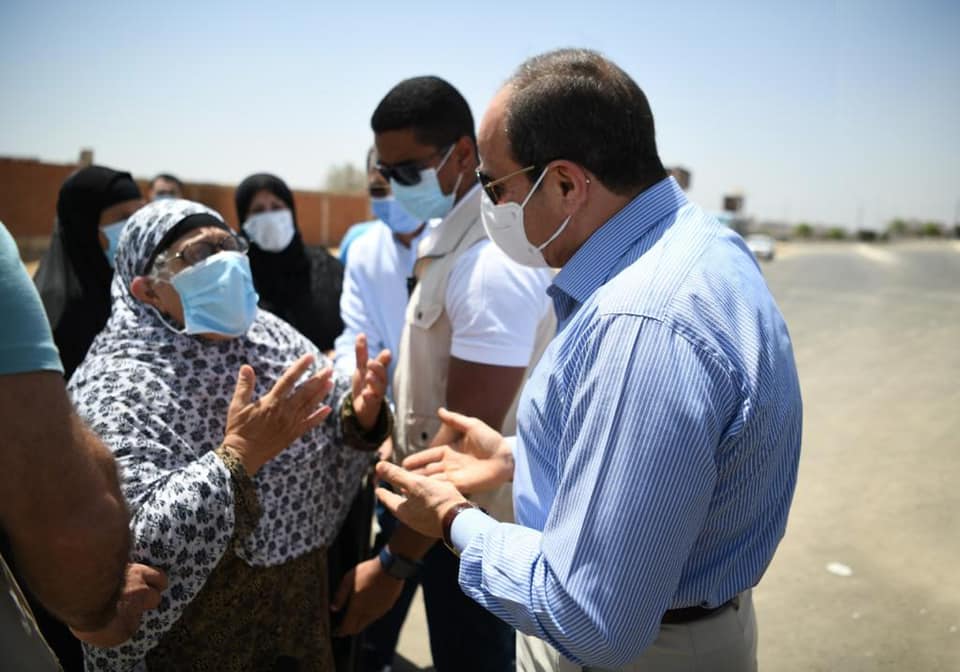 خلال جولته التفقديبة .. السيسى يلتقى بعدد من المواطنين .. يتابع اعمال تطوير عدد من المحاور والطرق الجديدة بمنطقة شرق القاهرة ويشدد على مسئولو المواقع