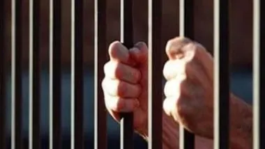 حبس المتهم بقتل طفلته بسبب "تبولها لا إراديًا" فى الحوامدية 4 أيام