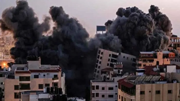 بالبر والجو .. إسرائيل تشن غارات مكثفة على غزة