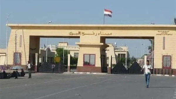 مصر تستقبل أول حافلة نقل 95 فلسطينيا بمعبر رفح البري