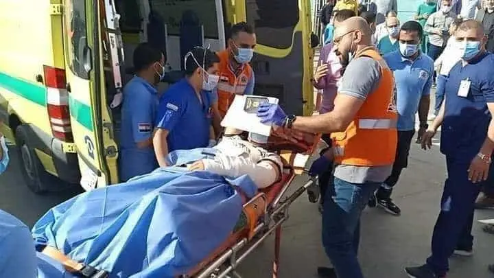 شاهد بالصور .. محافظ شمال سيناء يزور المصابين الفلسطينيين القادمين من قطاع غزة في مستشفى العريش