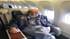 أشرف السعد يصل مطار القاهرة بعد فترة غياب عن مصر تجاوزت الـ26 عاما