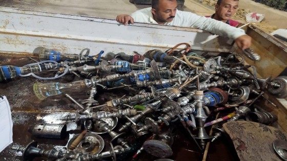 في يومين..مصادرة 28 شيشة و67 كرسي و50 محضر كسر حظر في حملة لمجلس مدينة الصف بالجيزة