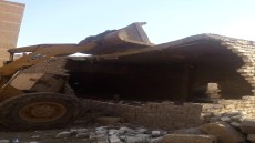 محافظ الجيزة يناشد المواطنين بالإلتزام بقرارات الدولة .. إزالة فورية لحالة بناء مخالف بشارع فرع والى بالمنيب