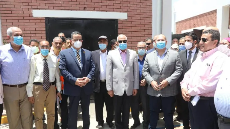 محافظ الجيزة يفتتح محطة الصرف الصحى بقرية الشيخ عتمان فى الحوامدية .. يعطى توجيهات هامة لشركة المياه