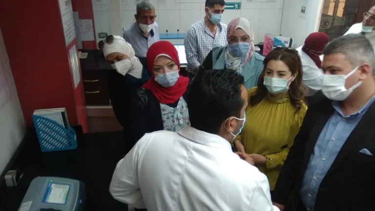 وفد من البرنامج الرئاسى لتأهيل التنفيذيين للقيادة يزور محطة مياه روض الفرج