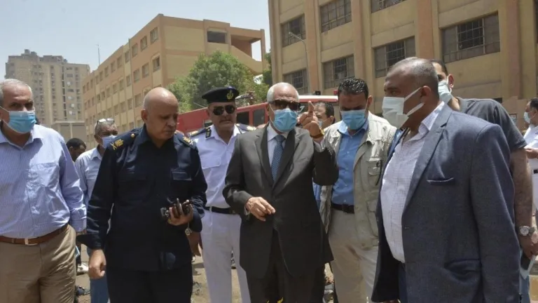 الدفع بـ 12 سيارة إطفاء للسيطرة على حريق بمخزن اشغالات حي الهرم .. المحافظ يتابع الحدث ميدانياً