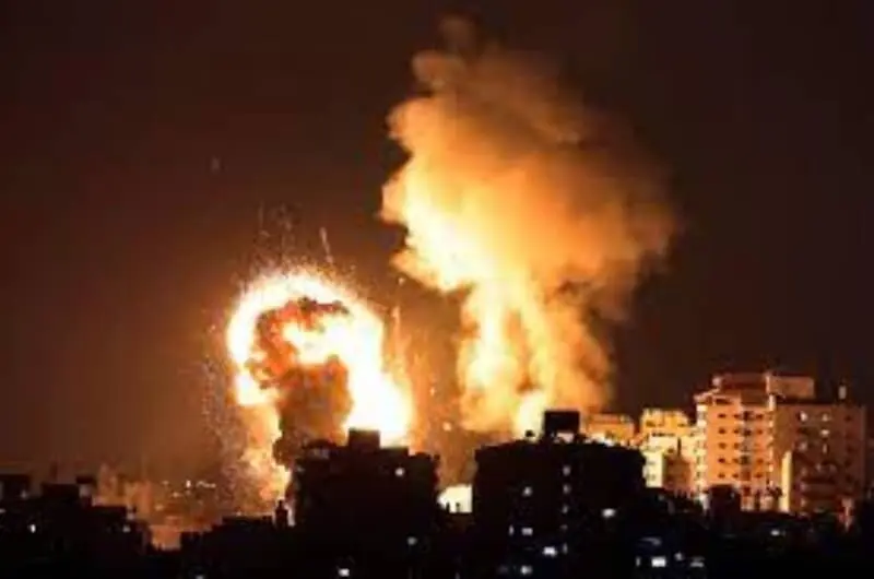 بالفيديو .. قصف عنيف على غزة .. القطاع يرد بدفعات من الصواريخ باتجاه المدن الإسرائيلية .. فلسطنين تنطفض من أجل الحرية