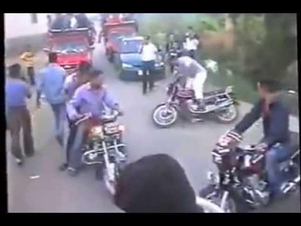 من حقك تفرح لكن من حقى ان اعبر الطريق .. القبض 17 شخصًا عطلوا حركة المرور بالجيزة فى "زفة فرح"