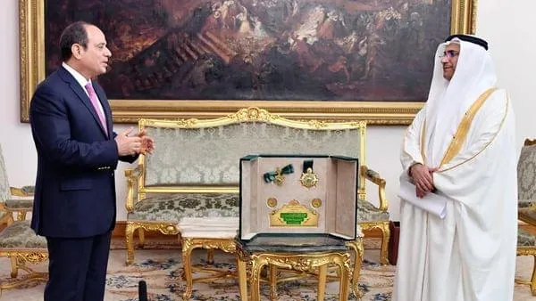 "وسام القائد" للقائد .. البرلمان العربى يمنح الرئيس السيسى أرفع وسام يقدم للملوك والرؤساء