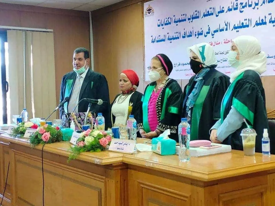 حصول الاستاذة منال فتحي علي درجة الدكتوراه بدرجة امتياز مع مرتبه الشرف